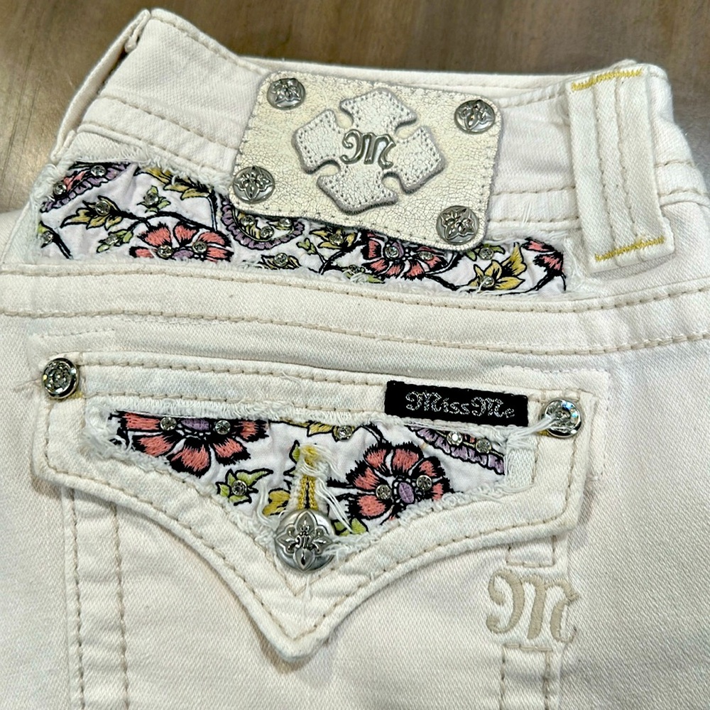 Miss Me Capris size 30. Excellent condition